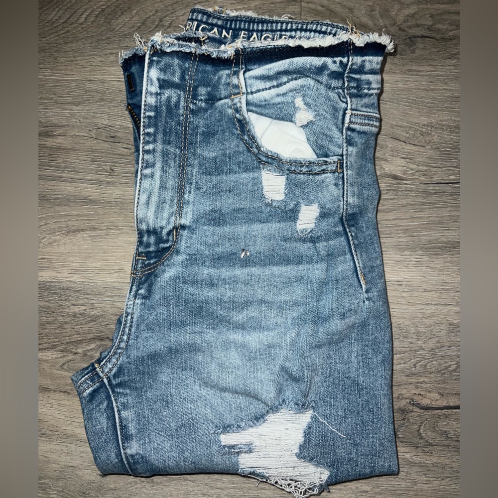 Womans American Eagle high-rise ripped Jean